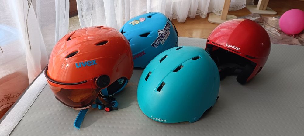 Buty narciarskie, kaski