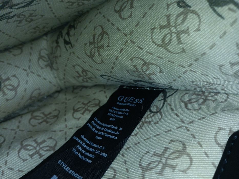 Mala as riscas Guess