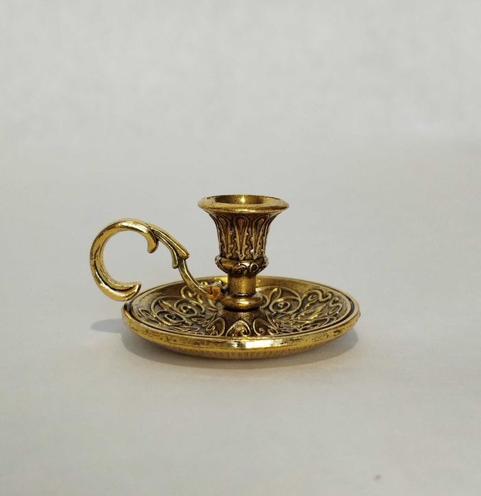 Підсвічник для тонких свічок. Подсвечник.