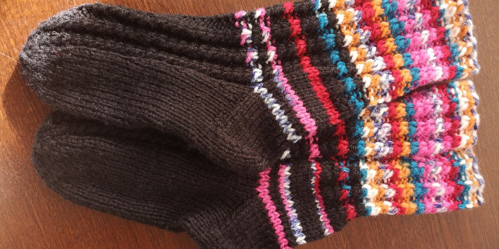 Skarpety ręcznie dziane.