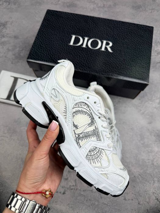 Жіночі кросівки Dior
