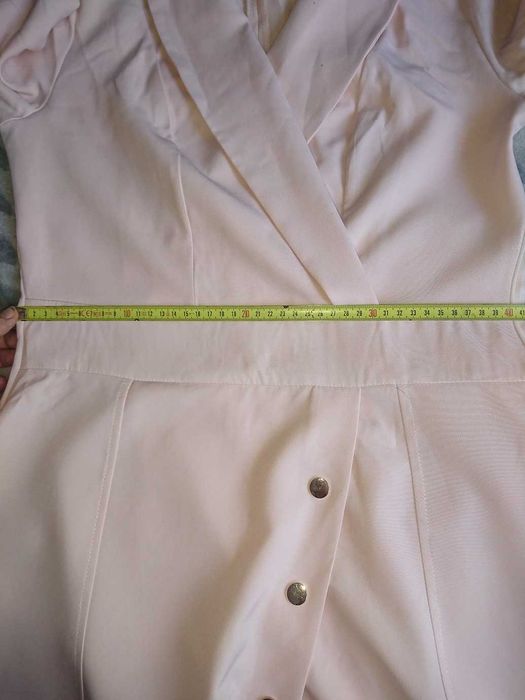 Pudrowa sukienka Maravilla Boutique 38