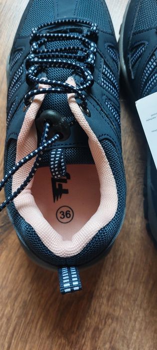 Кросівки трекові