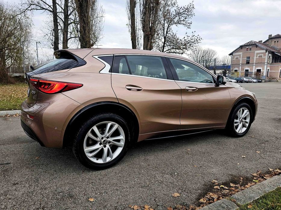 Infiniti Q30 2016r 1.6 Benzyna Nawigacja GrzaneFotele  Kamery 360 Piękny !!!