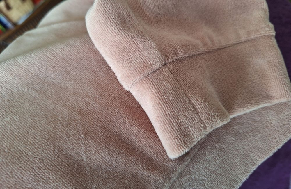 sweterek wkolorze morelowym