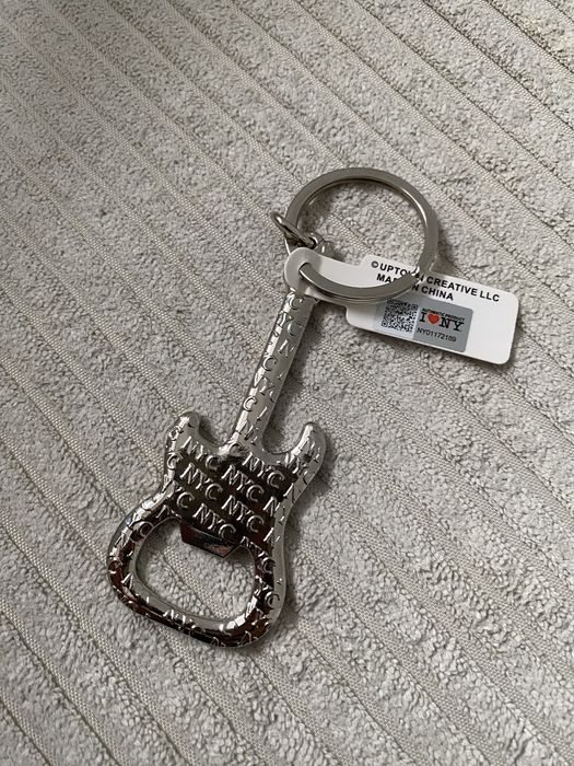 brelok do kluczy z otwieraczem do butelek