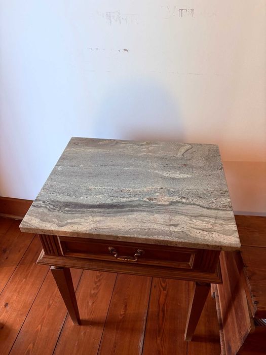 Mobília antiga de madeira maciça, de casa senhorial século XIX