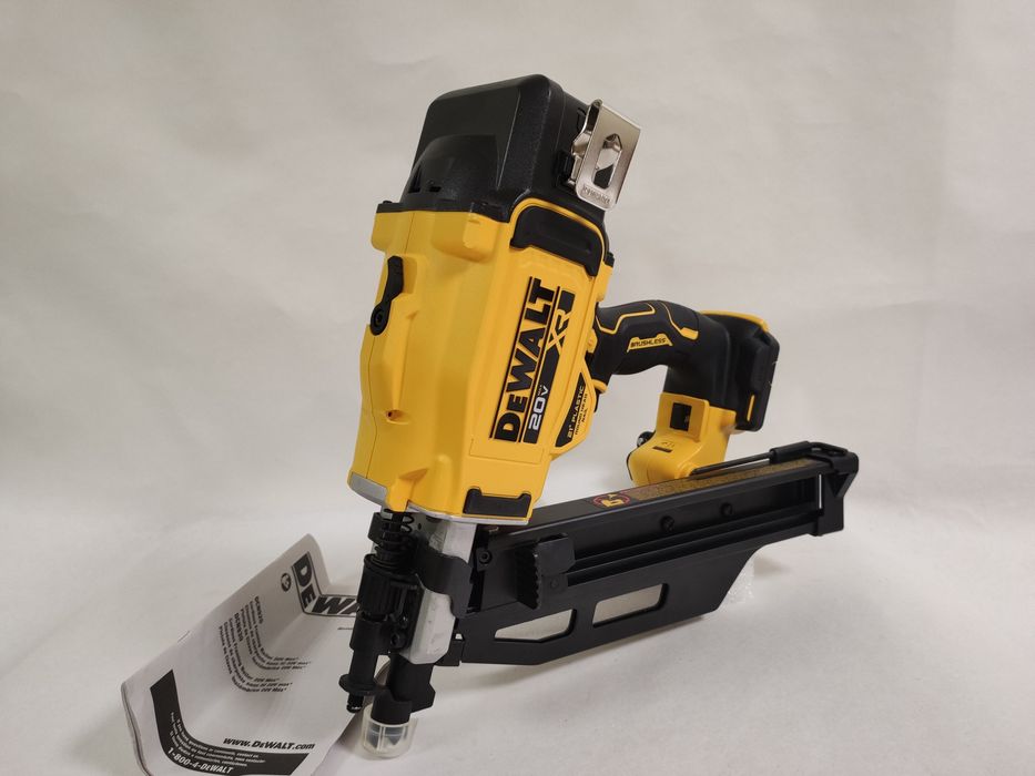 Цвяхозабивний пістолет нейлер DeWALT DCN920B XR 20Vmax кут 21°