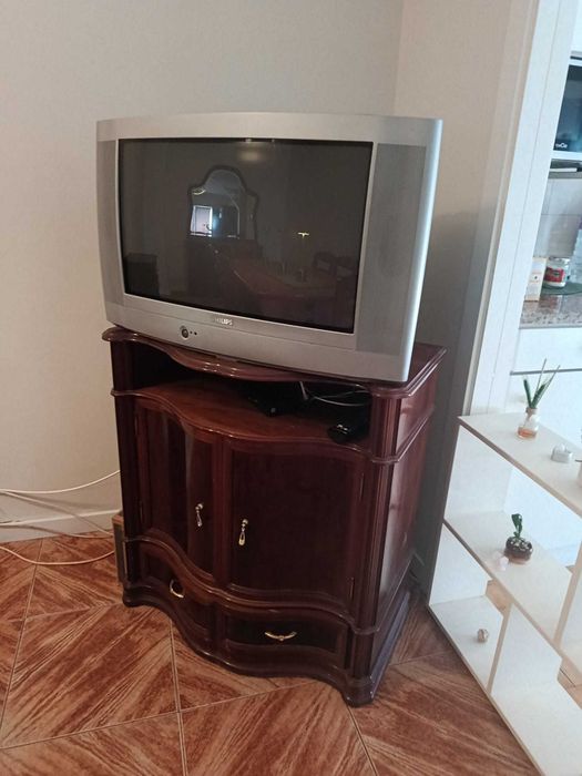 móveis antigos, em bom estado