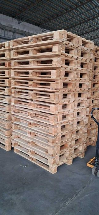 Купуємо деревяні піддони б/в