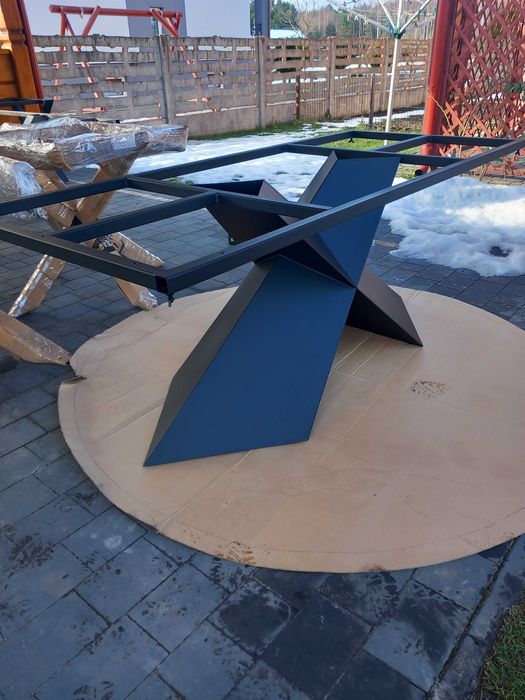 Podstawa stalowa do stolu rozkladanego.