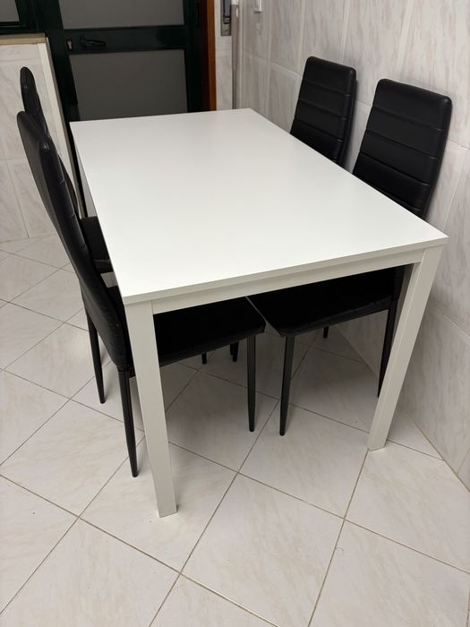 Conjunto mesa e cadeira de cozinha
