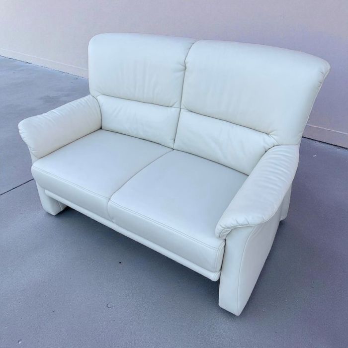 Шкіряні двомісні дивани та крісло молочні. Longlife. Німеччина.