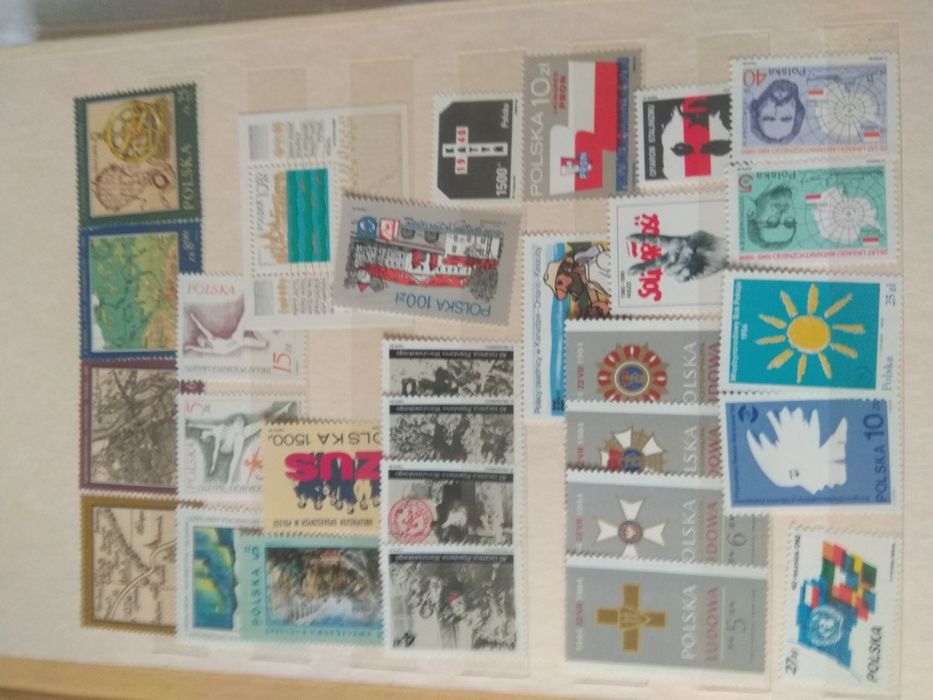 Klaser ze znaczkami pocztowymi niestemplowane PRL