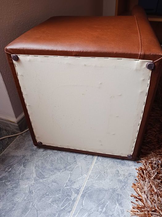 cadeirão em pele sintética