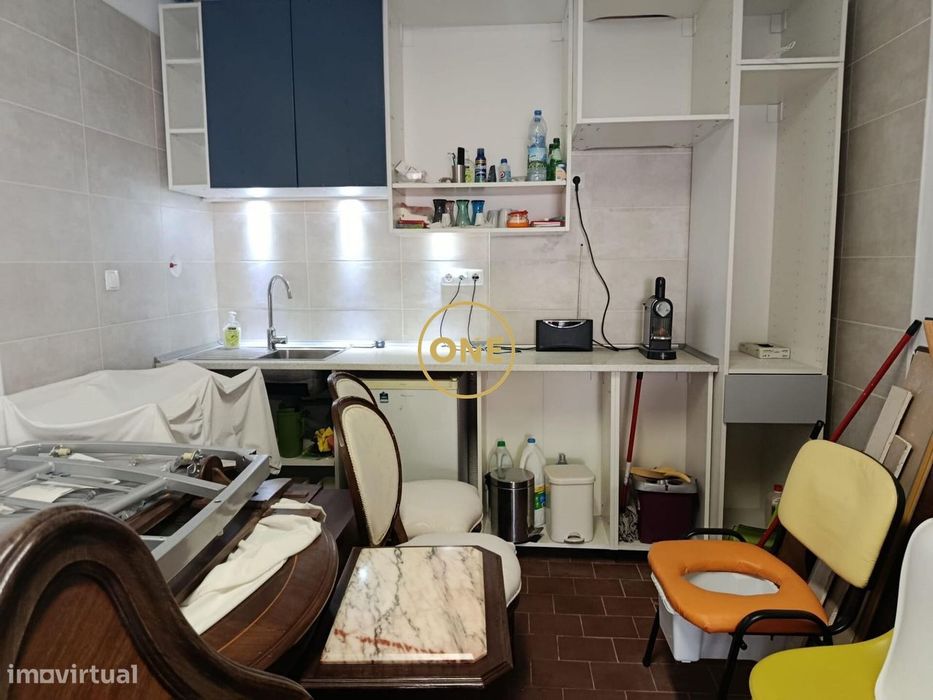Garagem Box com copa e duche na Póvoa de Santa Iria