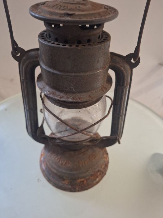 Zabytkowa niemiecka lampa naftowa