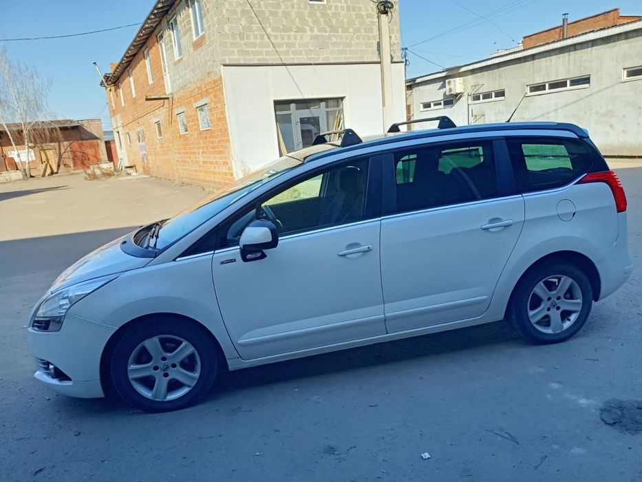 Пежо 5008 2012 рік, 1.6 дизель