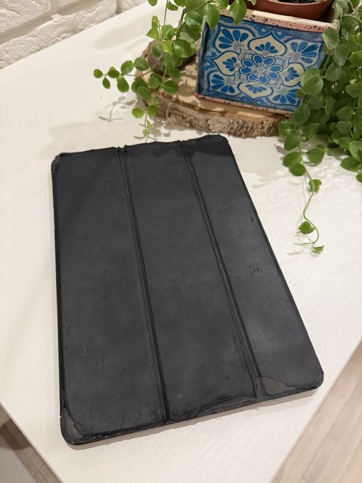 iPad 8 generacji z etui, pudełkiem i ładowarką