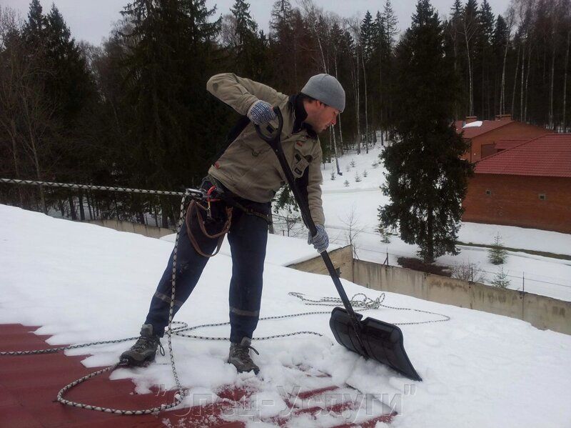 Уборка снега сосулек , чистка ,уборка снега ,збивання бурульки