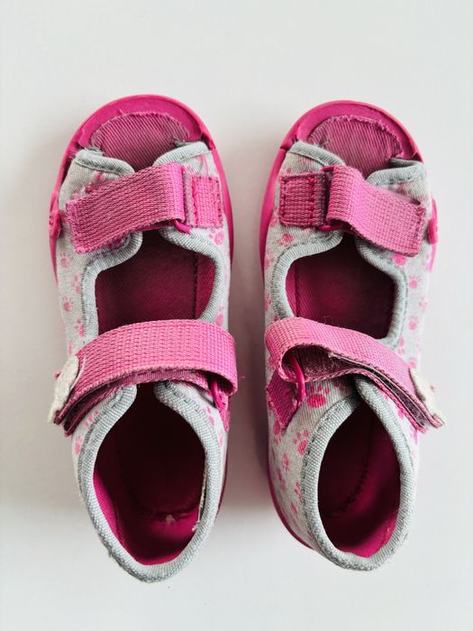 Kapcie Befado roz.25, sandały