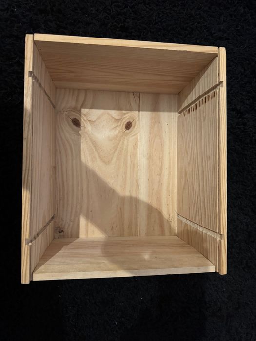 Skrzynki po winach. Cena za 1 sztukę.