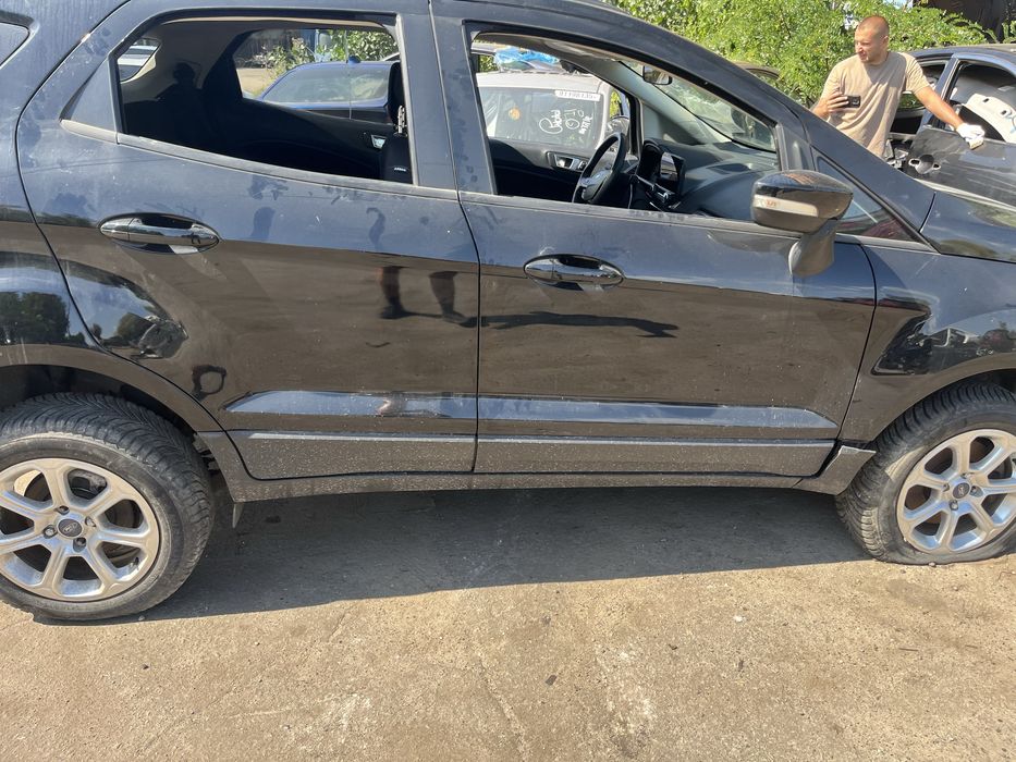 Ford EcoSport двери передние левые и передние правые чёрные