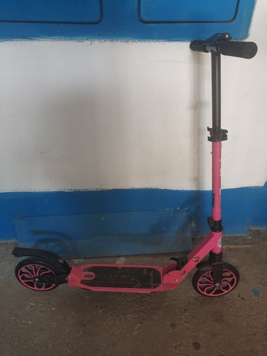 Самокат для дівчинки