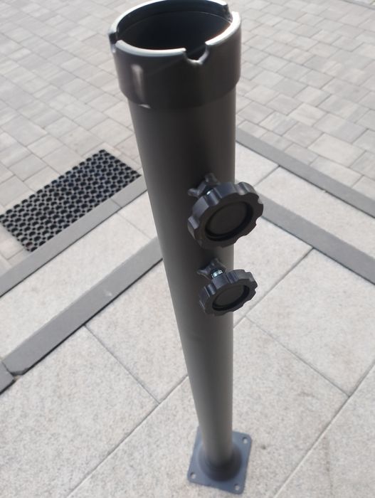 Solidny metalowy stojak na parasol dwie śruby malowane Proszkowo