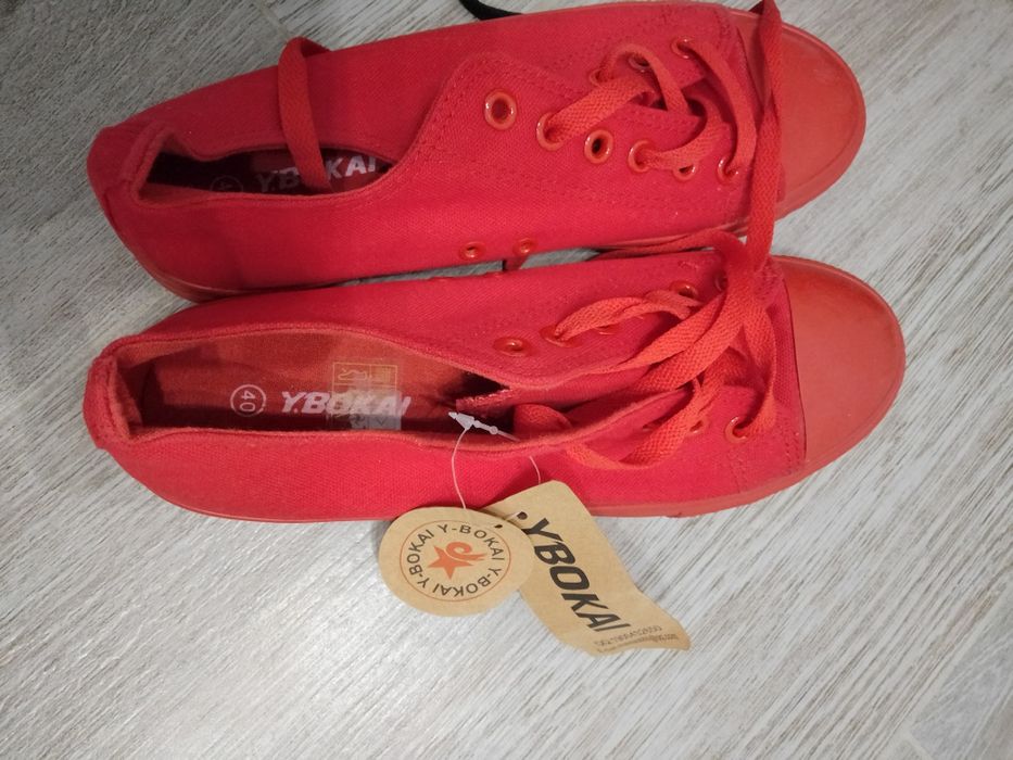 Buty trampki czerwone 40