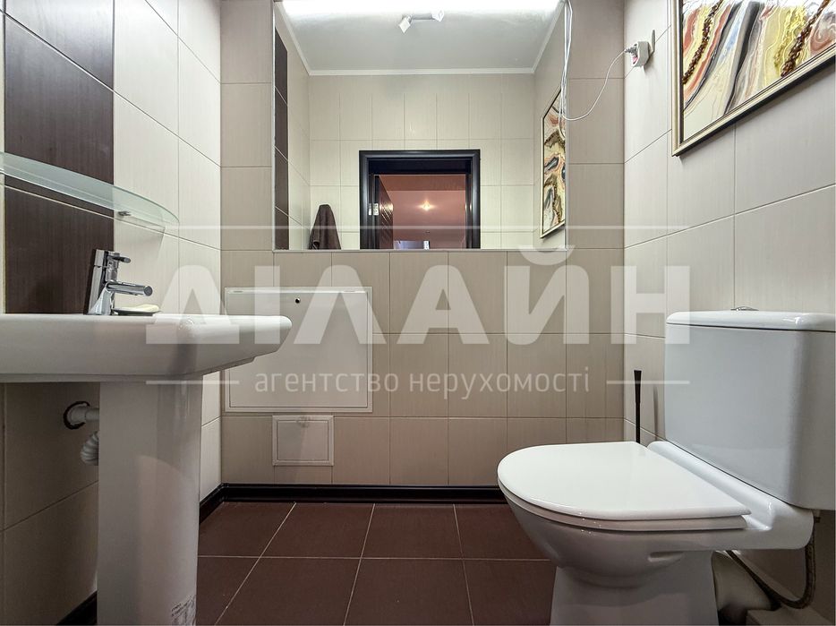 Гарний будинок на Правому 350 м2 , 16 сот