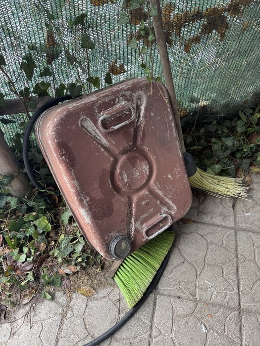 Продам конистру в хорошем состоянии