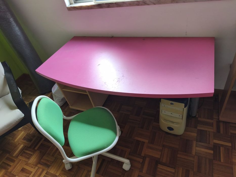 Secretária e cadeira de criança