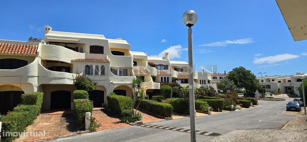 Algarve, Apartamento T2 semi-renovado com vista mar e estacionamento c