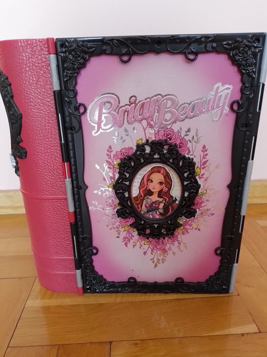 Domek Ever After High z lalką