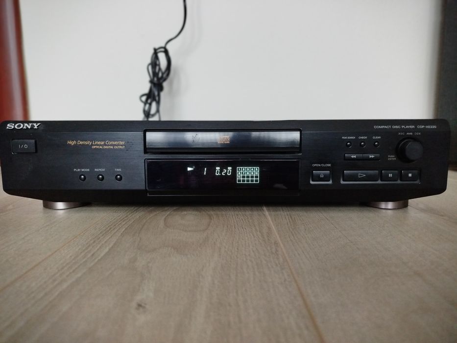 Sony  compat disc CDP -XE 220