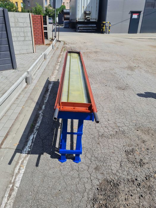 Stół wibracyjny do podmurówki.