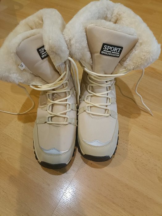 Ботинки теплі жіночі