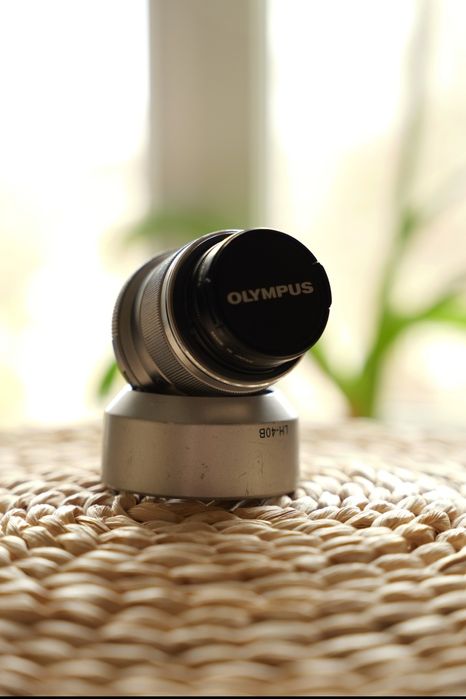 Olympus 45mm F1.8 silver