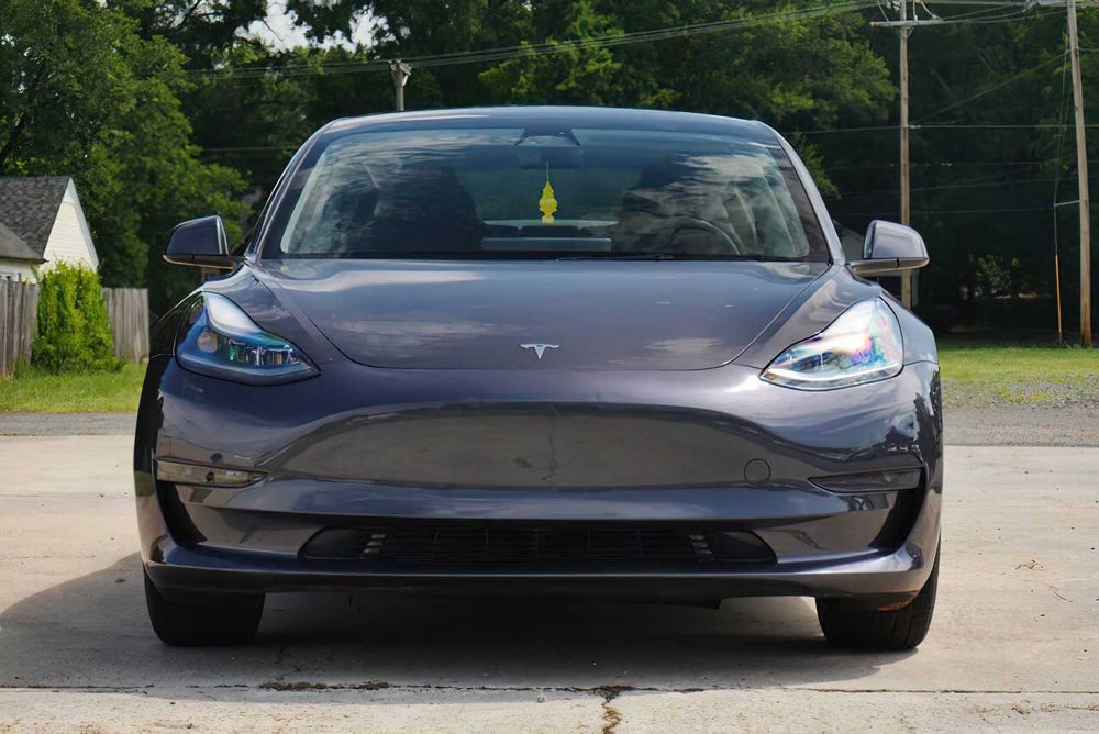 Tesla Model 3      2023