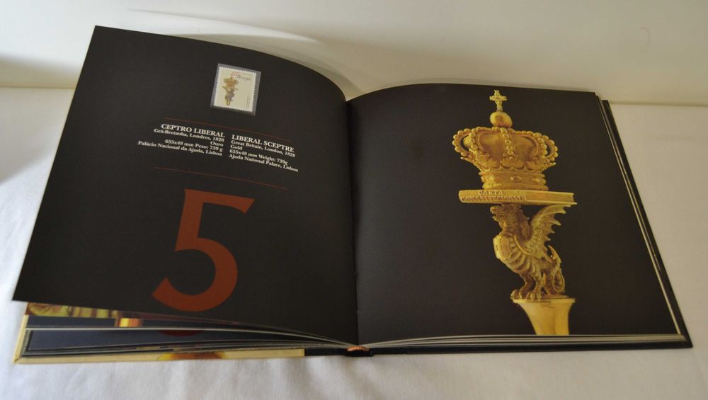 Tesouros Reais - Livro Temático dos CTT.