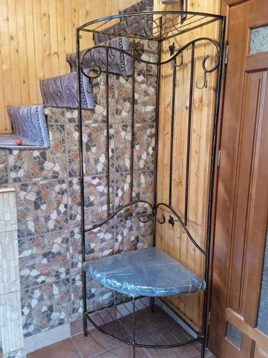 Кована вішалка чорна