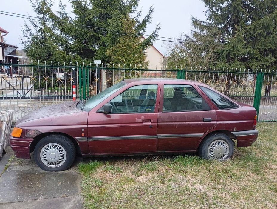 Ford Escort 1.6 benzyna