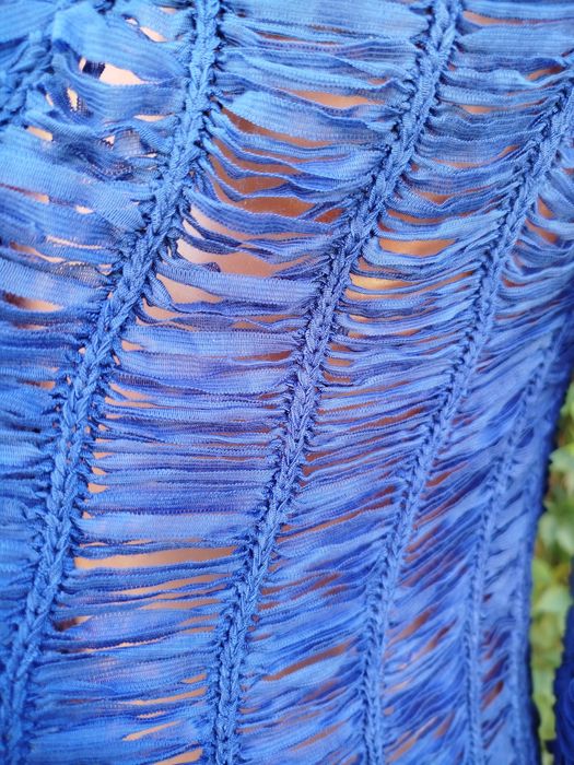 Niebieski sweter ażurowy, narzutka rozpinana, rozmiar uniwersalny