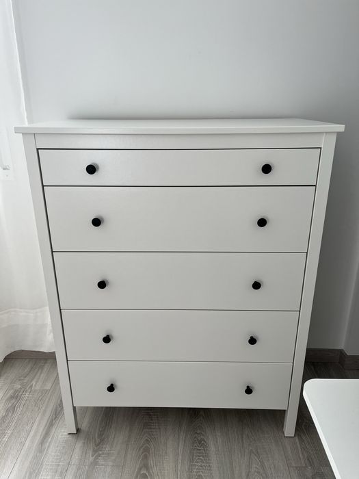 Cómoda HEMNES ikea