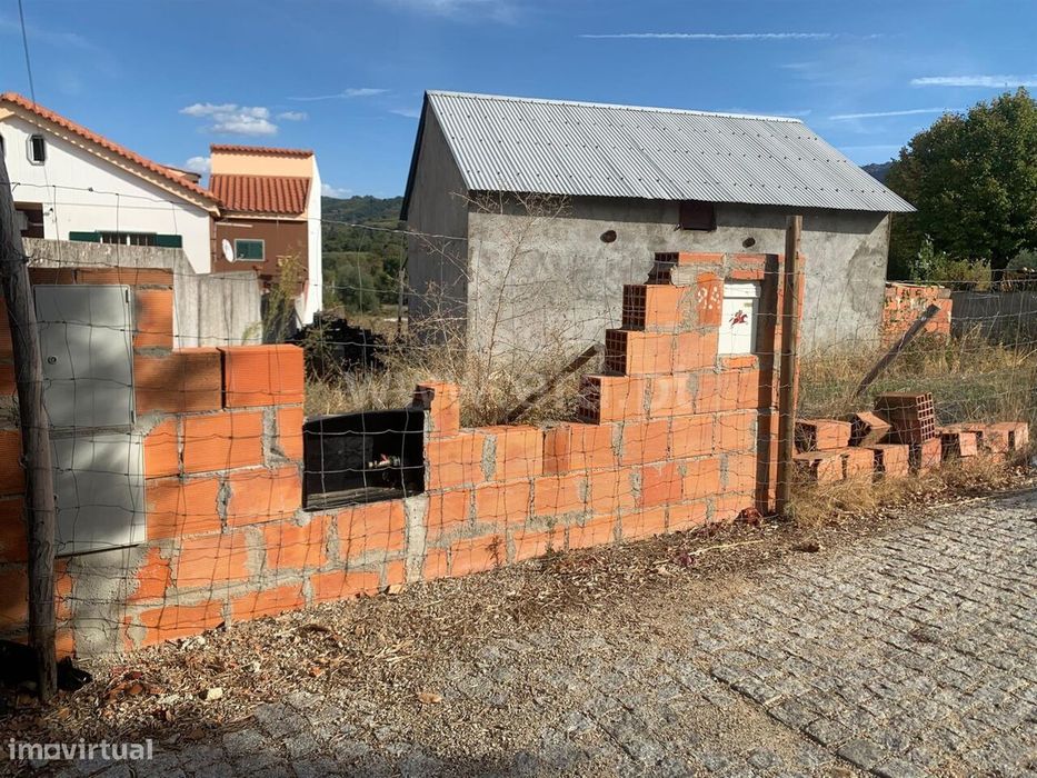 Terreno com ruina / Fundão, Freixial