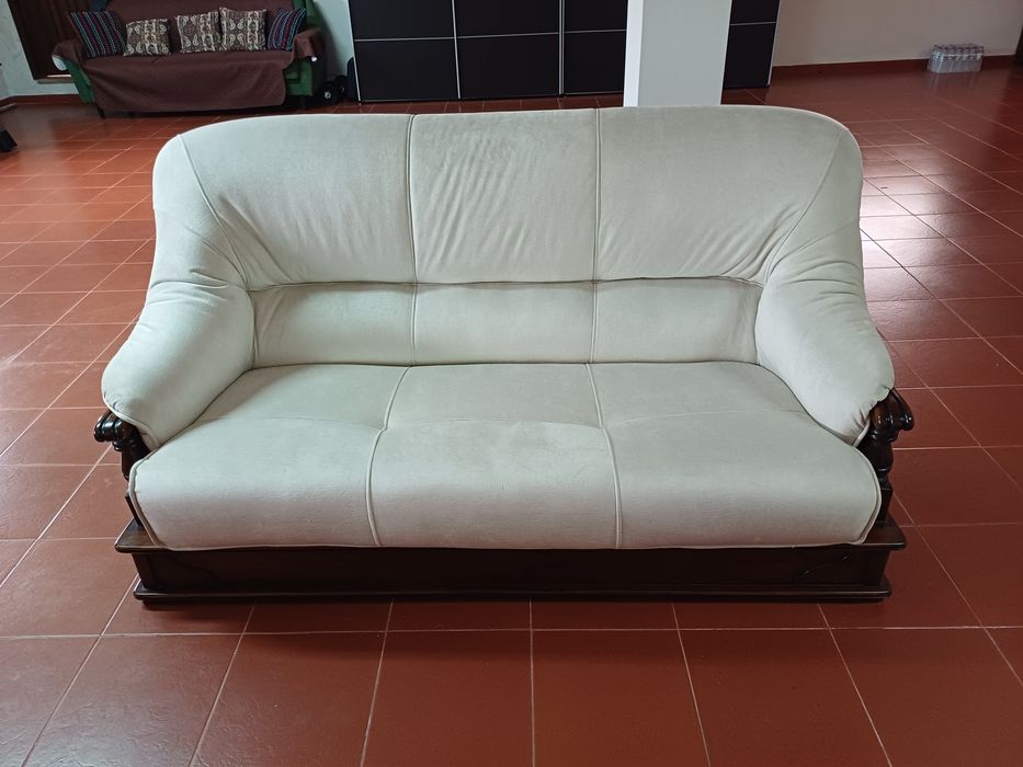 Sofá madei castanho estof p/ comb cadeira mesma cor.