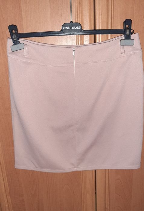 Ołówkowa spódnica mini