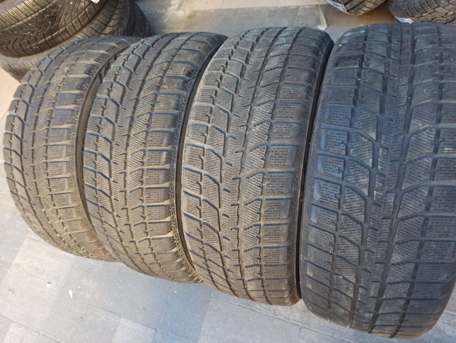 Зимняя резина 235/55 R17 Bridgestone Blizzak WS70
