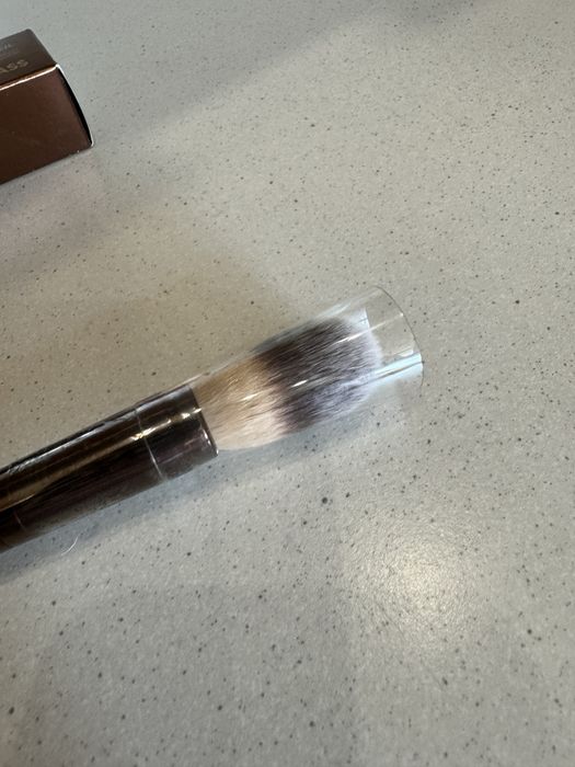 Пензлик для макіяжу Hourglass Veil двосторонній пензель кисть